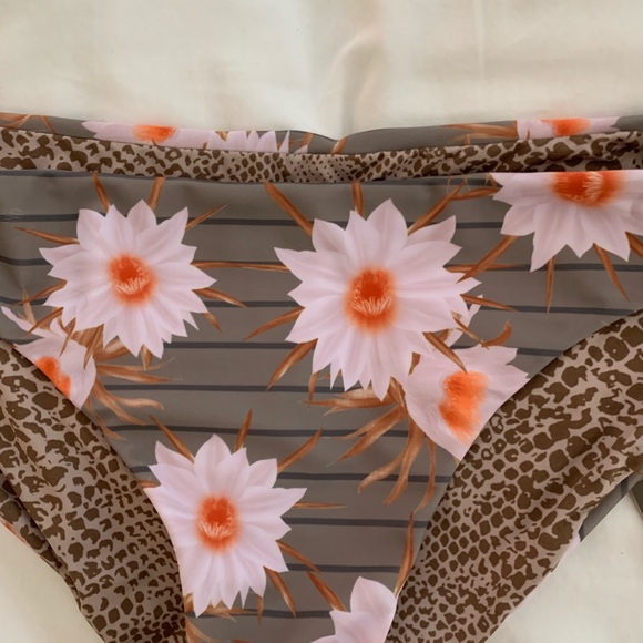 Acacia dragon stripe bottom. NWT size large - Picture 2 of 6